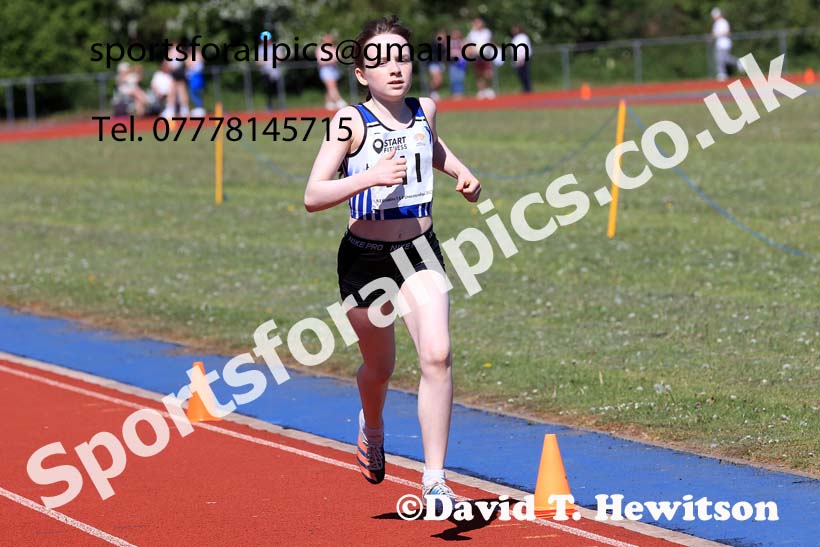 Girls under-13s 800 metres, 2025 North Eastern Track and Field Champs., Shildon, County Durham. Photo: David T. Hewitson/Sports for All Pics